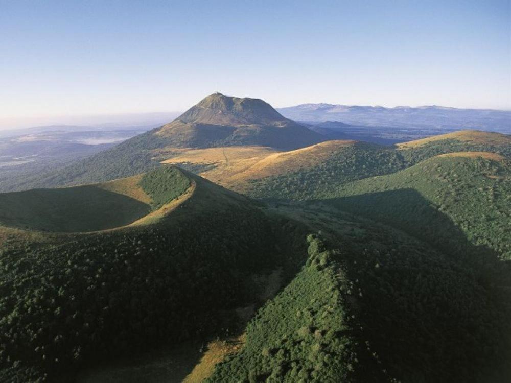 Nid Sous Le Volcan Saint-Sandoux Exterior photo